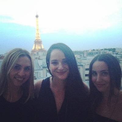 Aubrey with her sister and friend spending a good time. Know about her personal life, affairs, boyfriend, husband